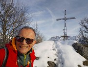 27 Sorpresa ...neve alla croce del Monte Castello (1425 m)